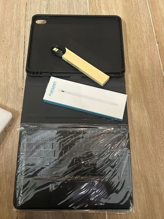 EARTO FUNDA TECLADO IPAD A16 11Gen + Metapen A8