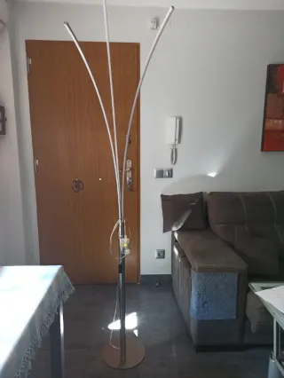 Lámpara de pie moderna metal