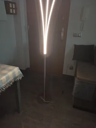 Lámpara de pie moderna metal