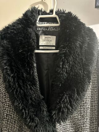 Abrigo Bershka Negro/Gris Talla M