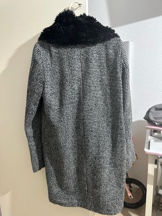 Abrigo Bershka Negro/Gris Talla M