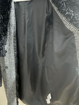 Abrigo Bershka Negro/Gris Talla M