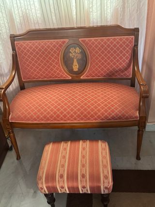 Sofá Victoriano 2 Plazas + Reposapiés