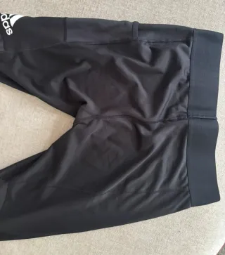 Mallas deportivas Adidas negras con bolsillo