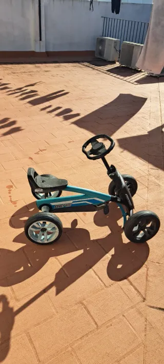 Coche de pedales BERG