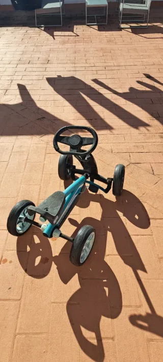 Coche de pedales BERG