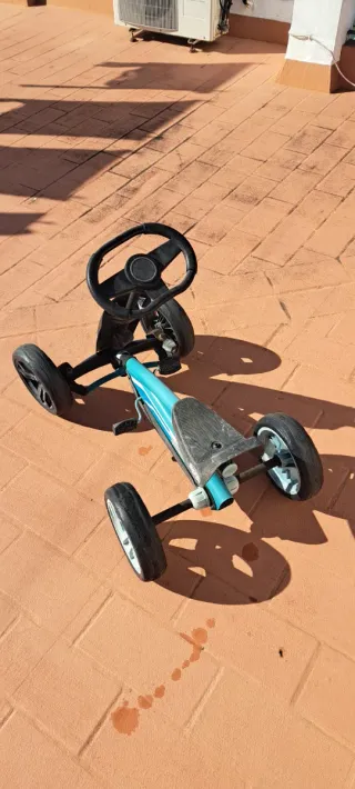 Coche de pedales BERG