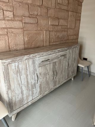 Conjunto de salón: aparador, mesa y vitrina