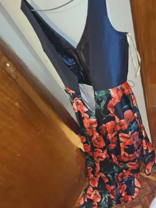 Vestido Madrina Ceremonia floral negro y rojo