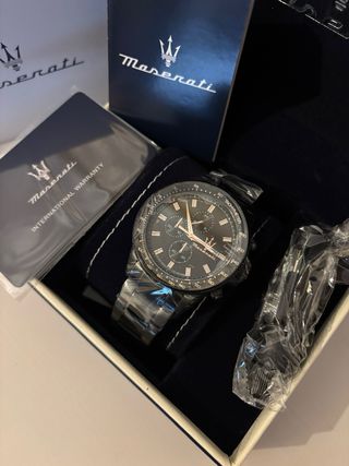 Reloj Maserati Negro y Dorado