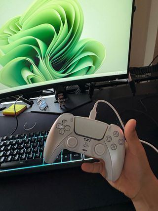 PC Gaming + mando de ps5 + escritorio y silla