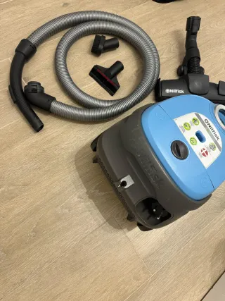 Aspiradora Nilfisk ligera y cómoda