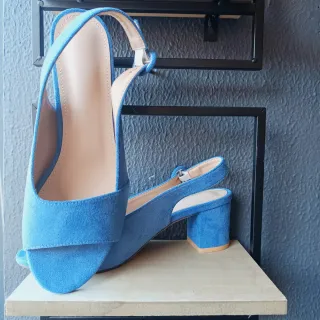 Zapato tacón abierto azul