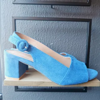 Zapato tacón abierto azul