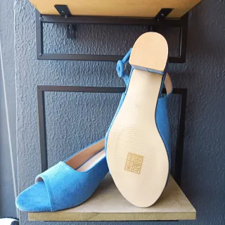 Zapato tacón abierto azul