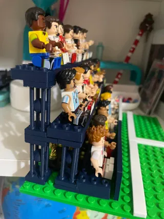 Grada expositor stand figuras Lego