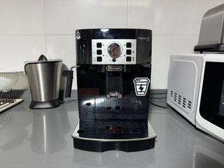 CAFETERA | DeLonghi Magnífica S negra