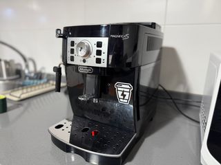 CAFETERA | DeLonghi Magnífica S negra