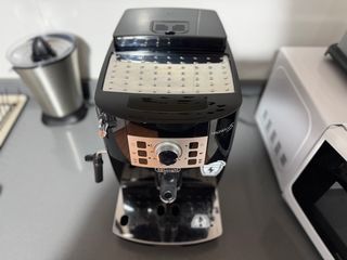 CAFETERA | DeLonghi Magnífica S negra