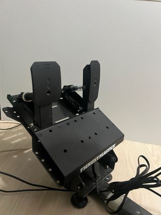 Volante Thrustmaster T598 com Pedais