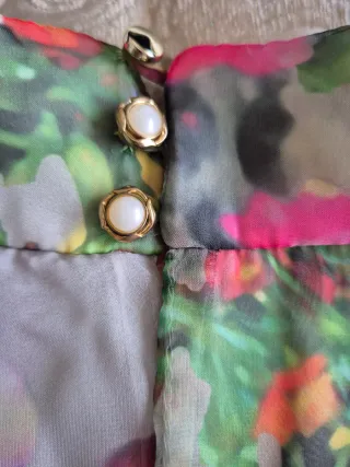 Vestido largo estampado con pedrería