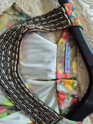 Vestido largo estampado con pedrería