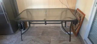 Tavolo in vetro e metallo grigio