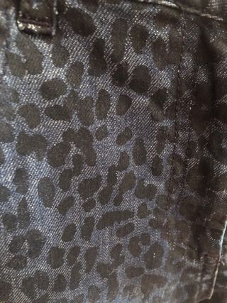 OportunidadPantalón animal print azul y negro T.38