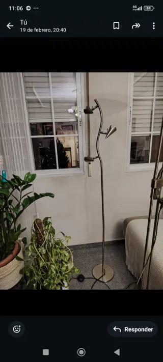 Lámpara de pie moderna metal y plástico