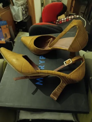 Zapatos de tacón GIANNI FOSCO amarillos