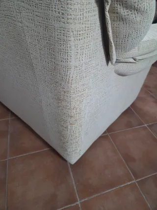 Sofá de tela beige