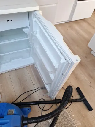 Nevera pequeña blanca