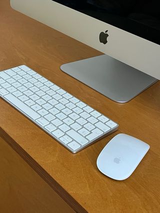 iMac 27 5K (2019) i5 6 núcleos + Teclado y ratón
