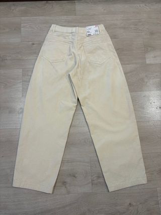 Uniqlo Mujer / pantalón pana S-M / sin estrenar
