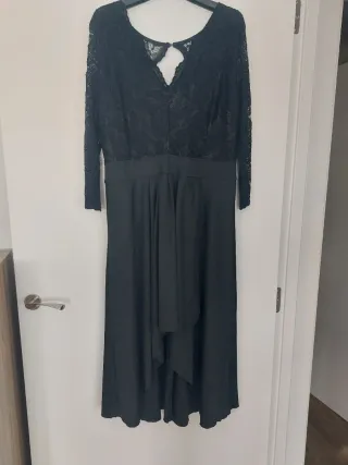 Vestido elegante negro encaje manga semicorta