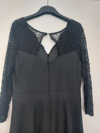 Vestido elegante negro encaje manga semicorta