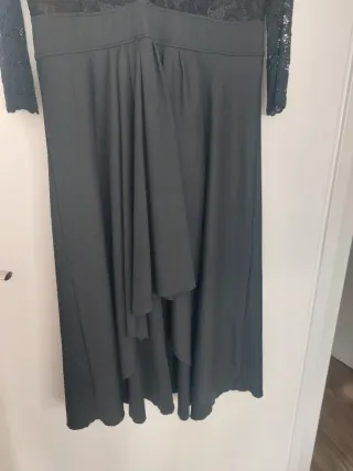 Vestido elegante negro encaje manga semicorta