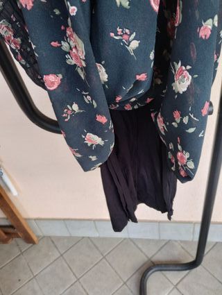 Abito floreale nero con rose taglia M