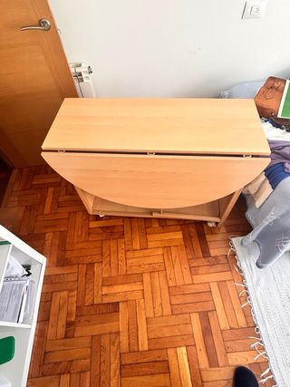 Mesa plegable pino natural. Medidas abierta 140 cm