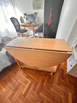 Mesa plegable pino natural. Medidas abierta 140 cm