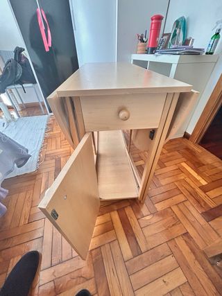 Mesa plegable pino natural. Medidas abierta 140 cm