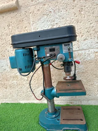 Taladro de columna Clarke