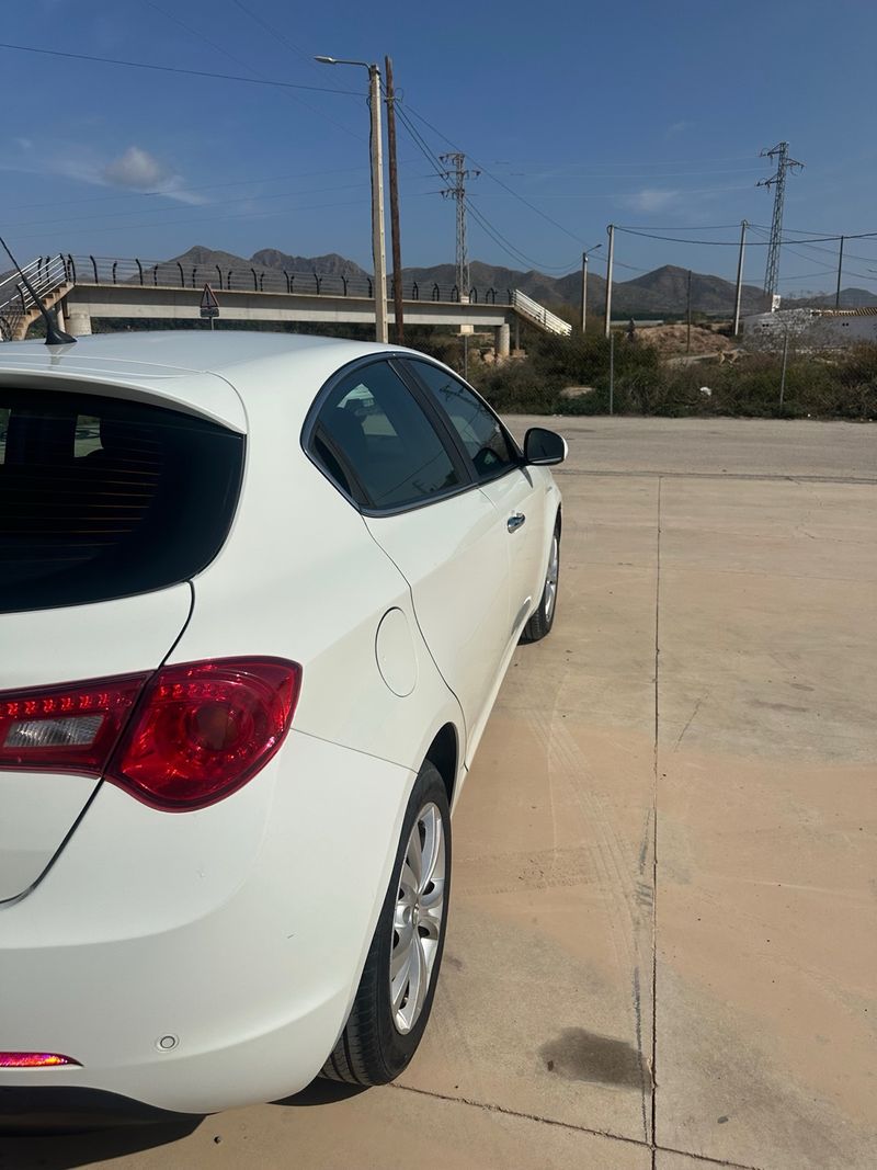 Alfa Romeo Giulietta 2014 - foto 1