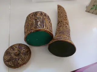 Lote caja antigua decorada y cuerno 42cm decorativ