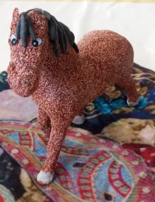 Caballo marrón decorativo