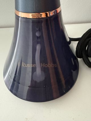 Plancha Vertical Russell Hobbs Steam Genie Aroma.