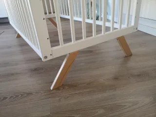 Cuna de madera blanca + colchon. Colecho