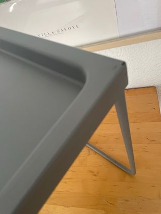 Tavolo ausiliario grigio stile IKEA