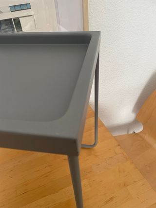 Tavolo ausiliario grigio stile IKEA