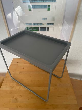 Tavolo ausiliario grigio stile IKEA